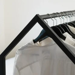 Burro de ropa Clothing House, Negro