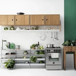 Cabinet con puerta batiente String, Fresno teñido de negro, 58x30 cm