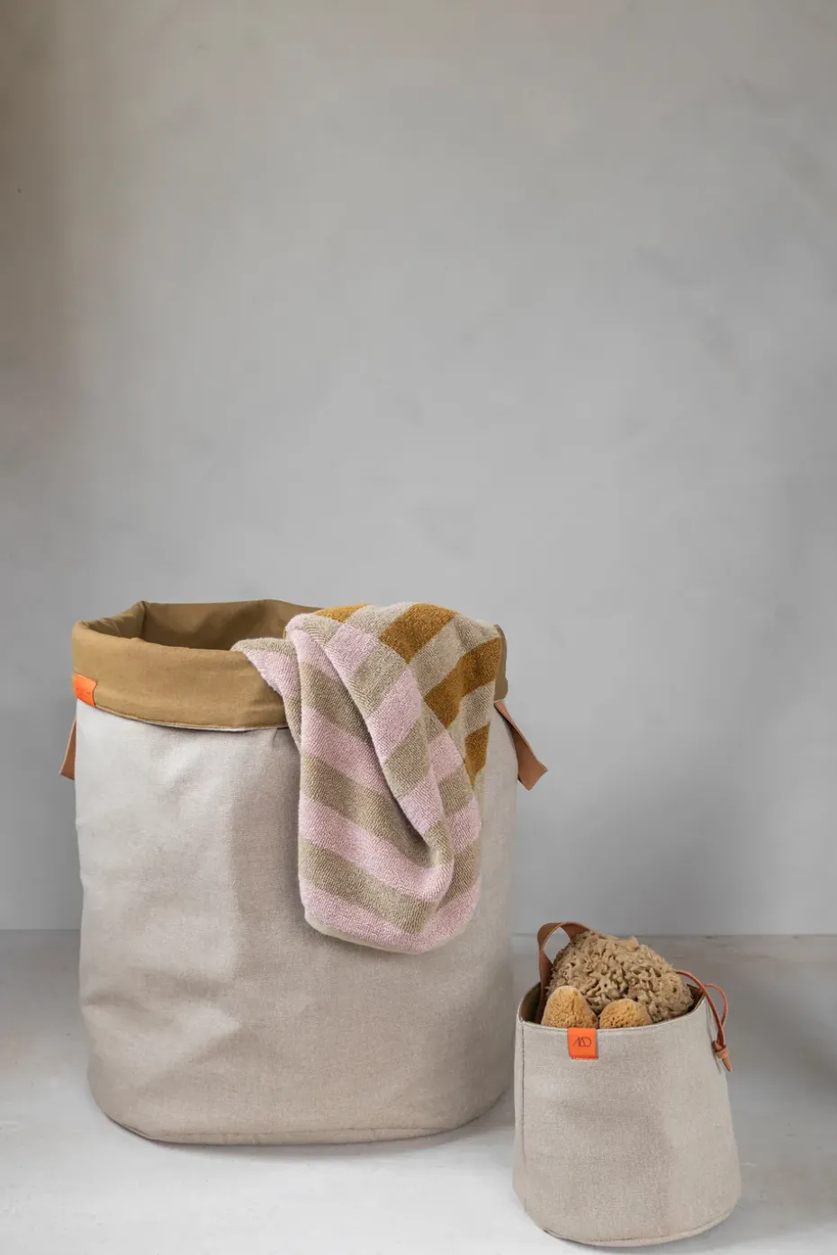 Cesta de la ropa Sort It, Sand