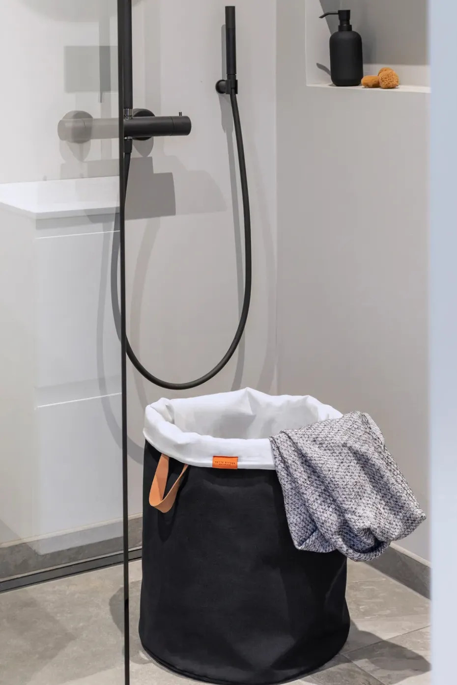 Cesta de la ropa Sort It, Black