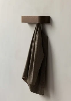 Colgador de ropa Epoch 50 cm., Roble teñido oscuro