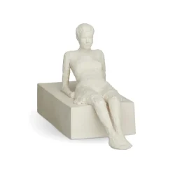 Escultura con mensaje Character, The attentive one
