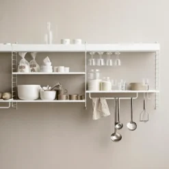 Estante String metal, Blanco, 58x30 cm, borde alto
