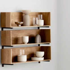 Estantería de pared Stack, Oak, soportes en nogal aceitado oscuro