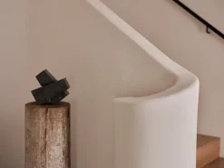 Sujetalibros Converge, Roca volcánica