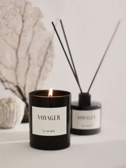 Vela aromática Tell Me More 48 h, Voyager