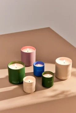 Vela perfumada Design Letters Ø8 cm, Hello-beige