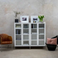 Vitrina Volt 190 cm lacado blanco, Detalles en acero inoxidable