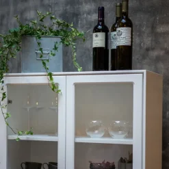 Vitrina Volt 190 cm lacado blanco, Detalles en acero inoxidable